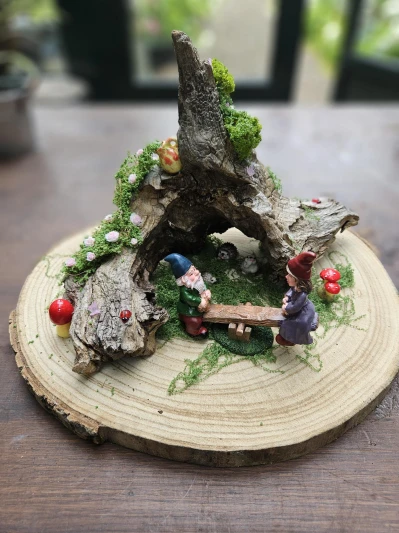 Houtsculptuur kabouterbos